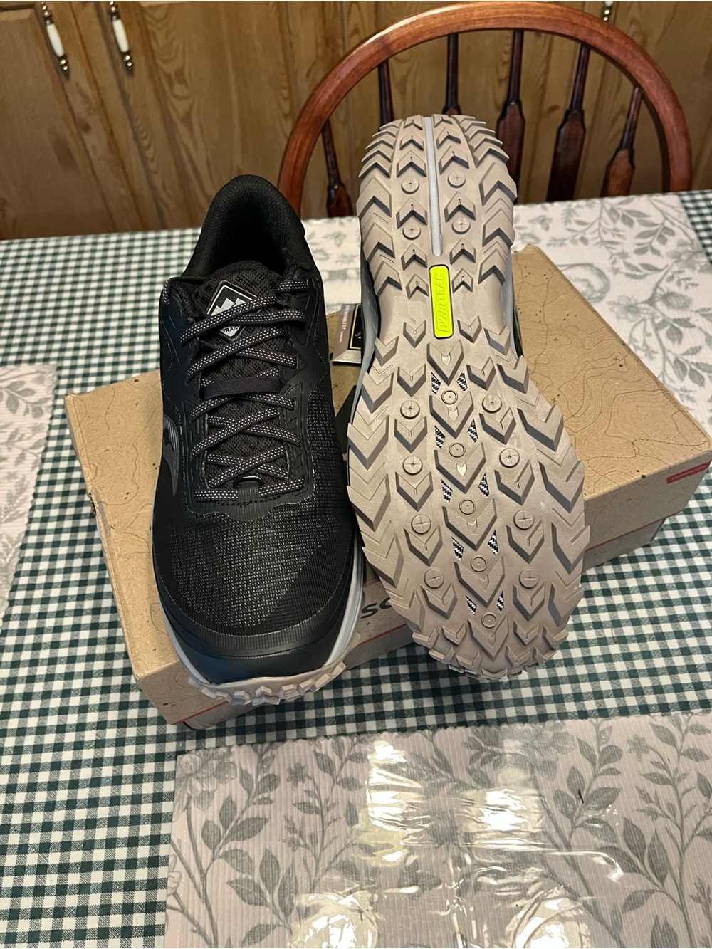 Men's Saucony Black Trail Running Shoes - Picture 1 of 3
